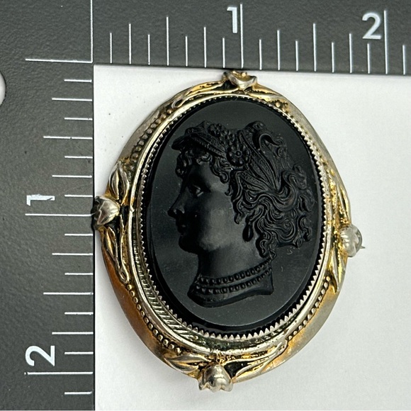 Antique Victorian Mourning Left Facing Cameo Brooch - Picture 9 of 9